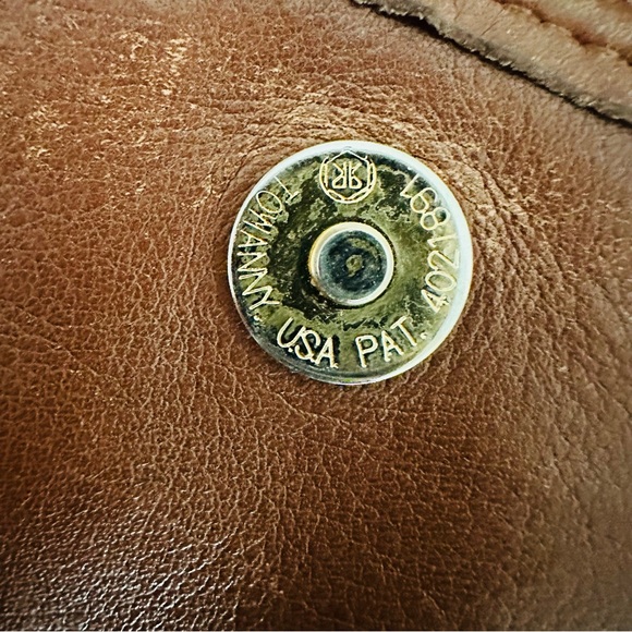 SOLD. Vintage Coach Leather Bag Flap Magnetic Closure 90s - Picture 11 of 15